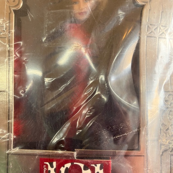 101 Dalmatian Cruella De Ville power in Red barbie - Picture 2 of 3
